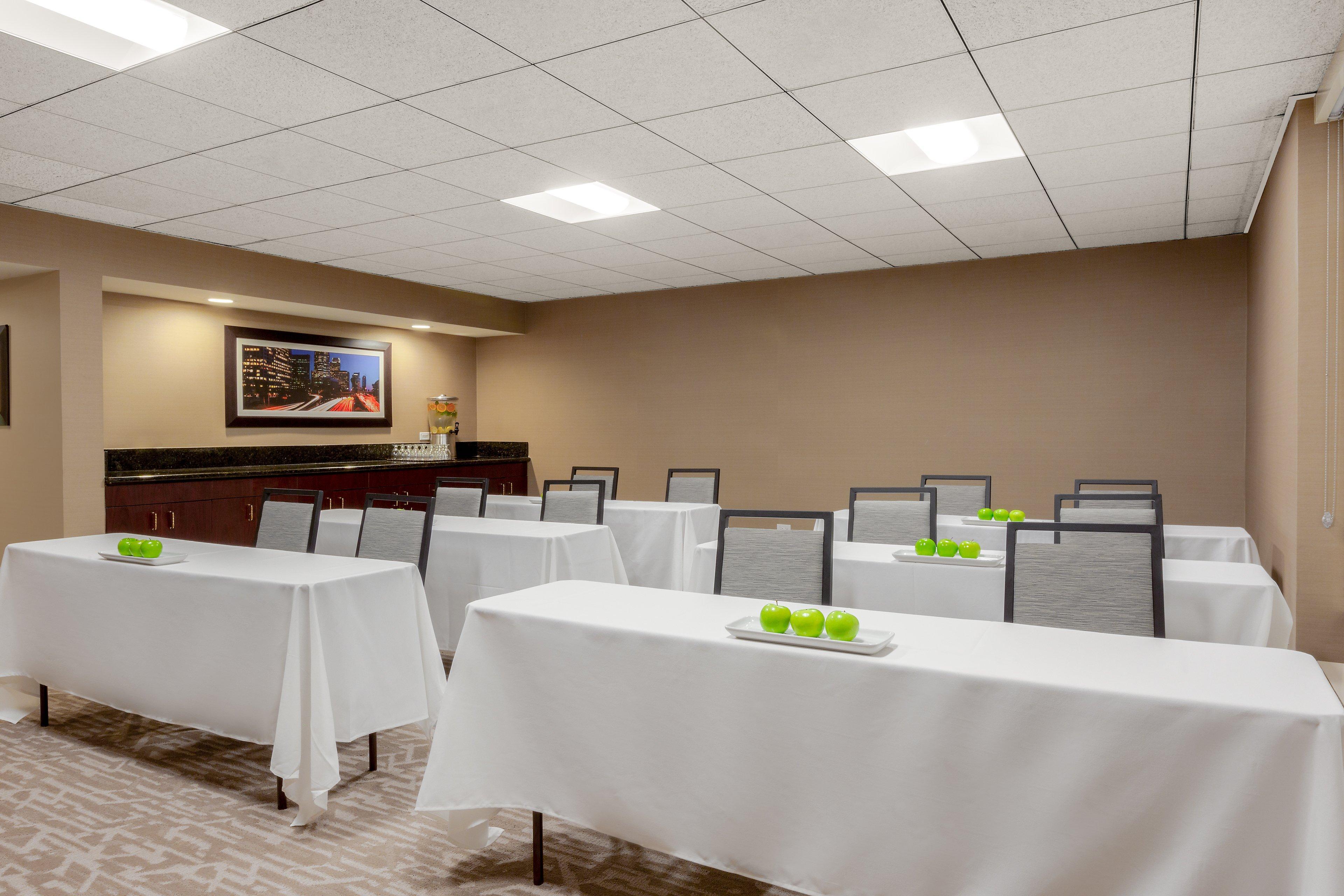 Holiday Inn La Mirada Buena Park By Ihg Екстериор снимка