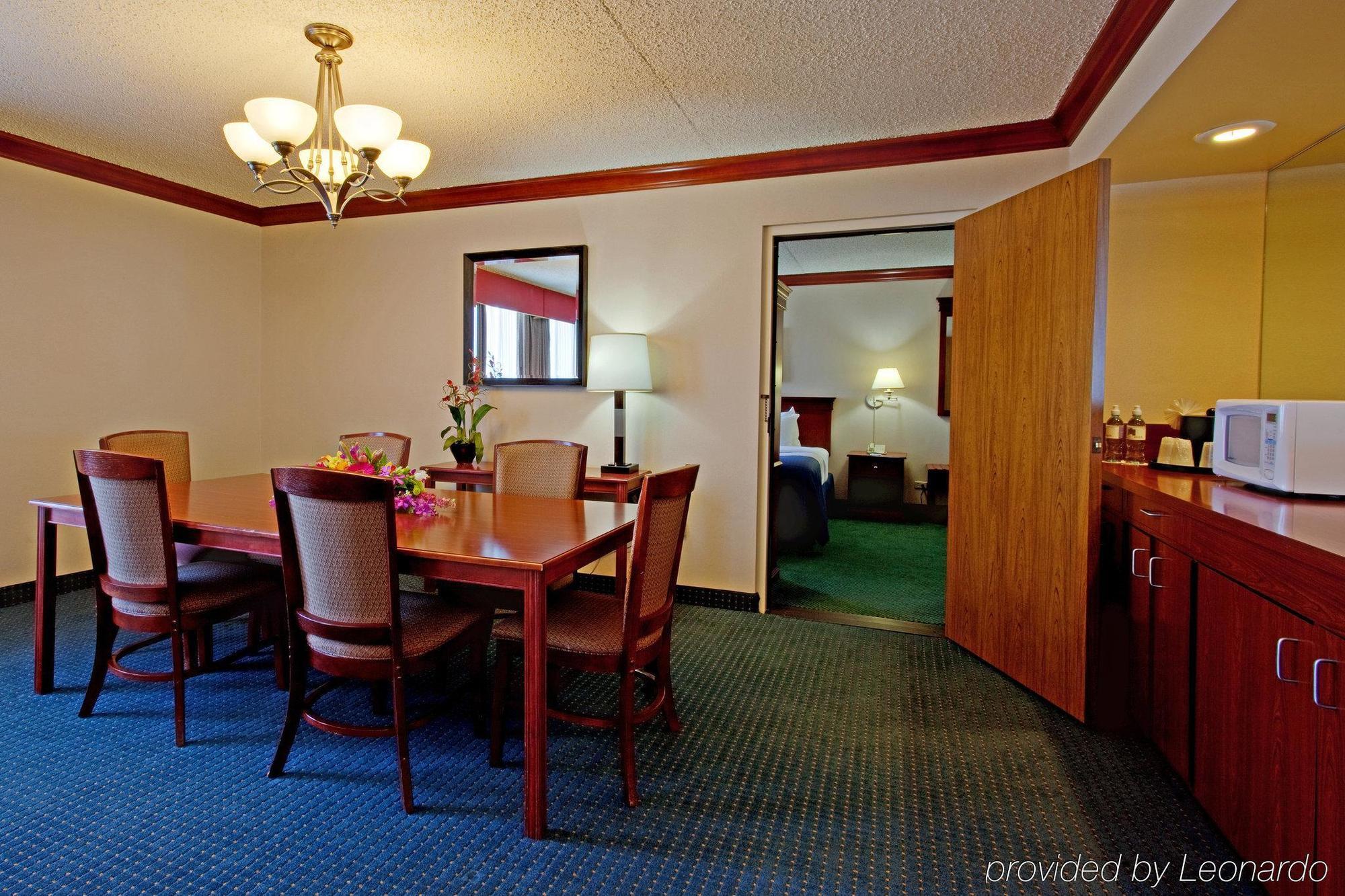 Holiday Inn La Mirada Buena Park By Ihg Стая снимка